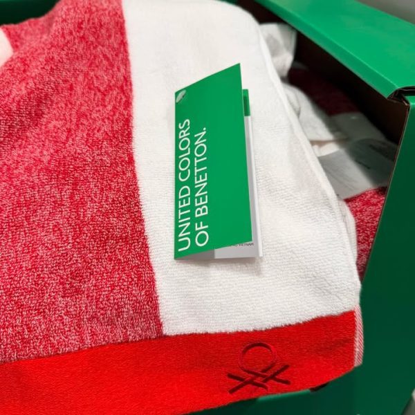 United Colors of Benetton Улаан өнгө